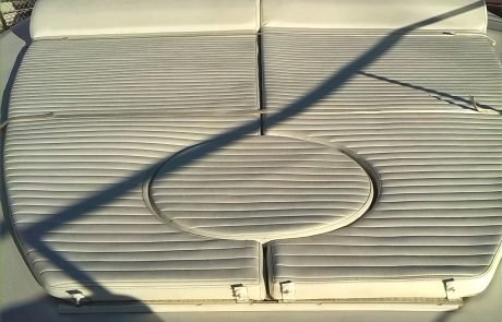 colchonetas en solarium de proa four winns 328 vista